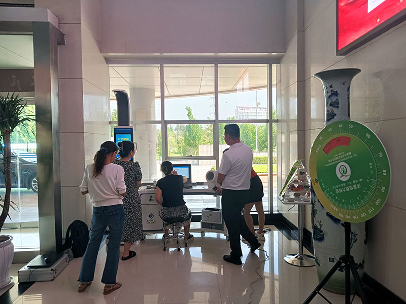 聊城市疾控中心使用智能體檢一體機現(xiàn)場 聊城市疾控中心使用智能體檢一體機現(xiàn)場